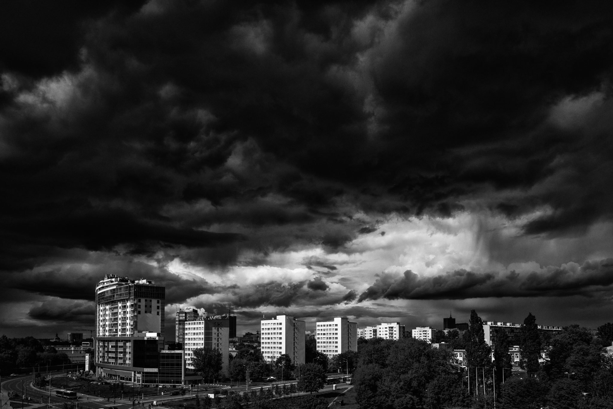 Burzowe chmury nad Warszawą